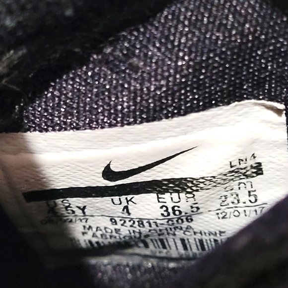 Youth Nike LeBron 15 size 4.5 youth metallic gold black - Picture 8 of 8